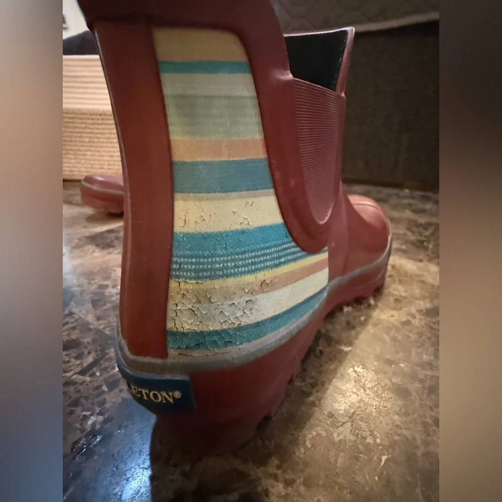Pendleton. Bridger Stripe Chelsea Rain boot. Maroon. Size 6.